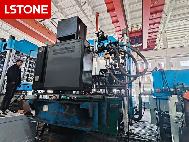 玻璃纖維防護(hù)板成型模溫機(jī)