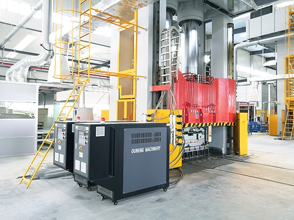 玻璃鋼熱壓油溫機(jī) 玻璃鋼熱壓油溫機(jī)