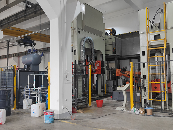 復(fù)合材料壓油溫機2