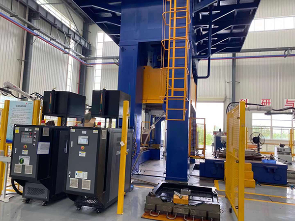 碳纖維模具油溫機(jī)2